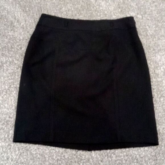 Kenneth Cole NY Black Mini skirt fully lined with side zip and back slit size 4 - Picture 1 of 4